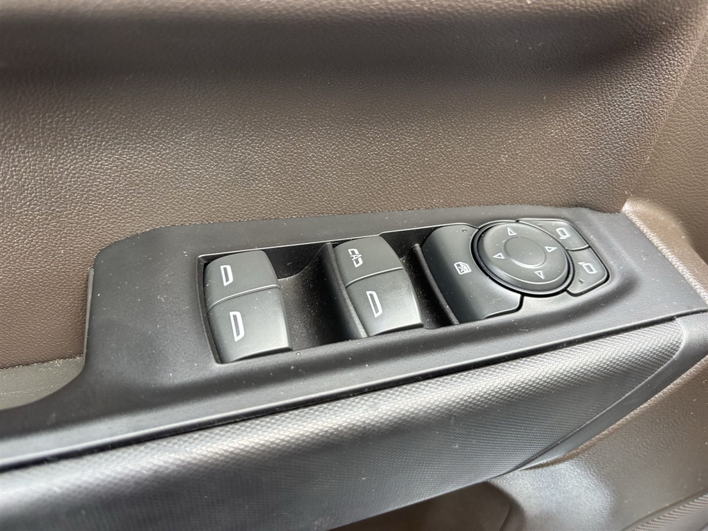 Used 2022 Summit White Chevrolet RST image 23