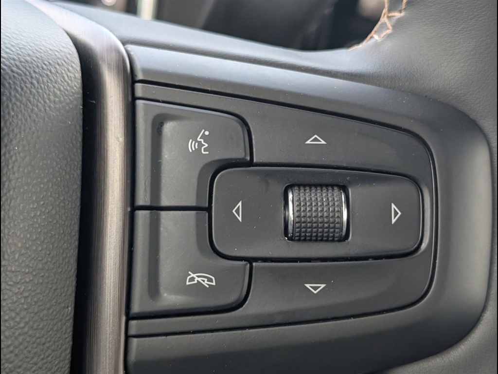 Used 2025 Summit White GMC AT4 image 23