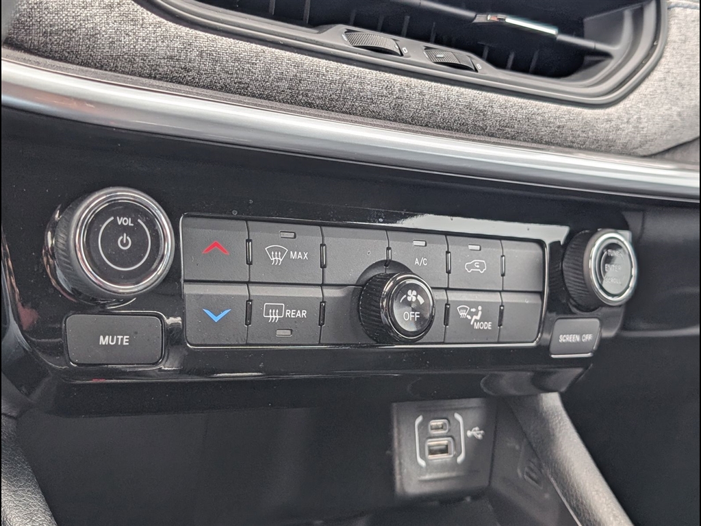 Used 2024 Bright White Clear Coat Jeep Latitude image 23