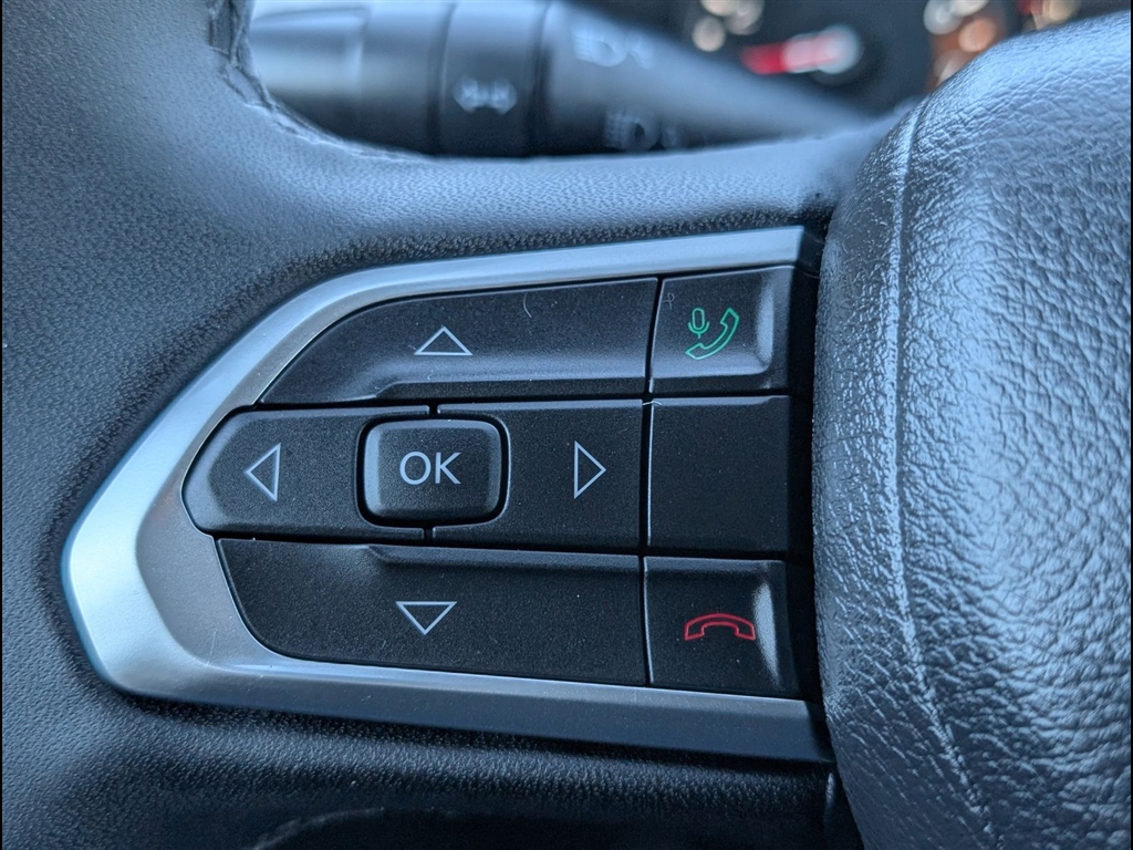 Used 2024 Bright White Clear Coat Jeep Latitude image 23