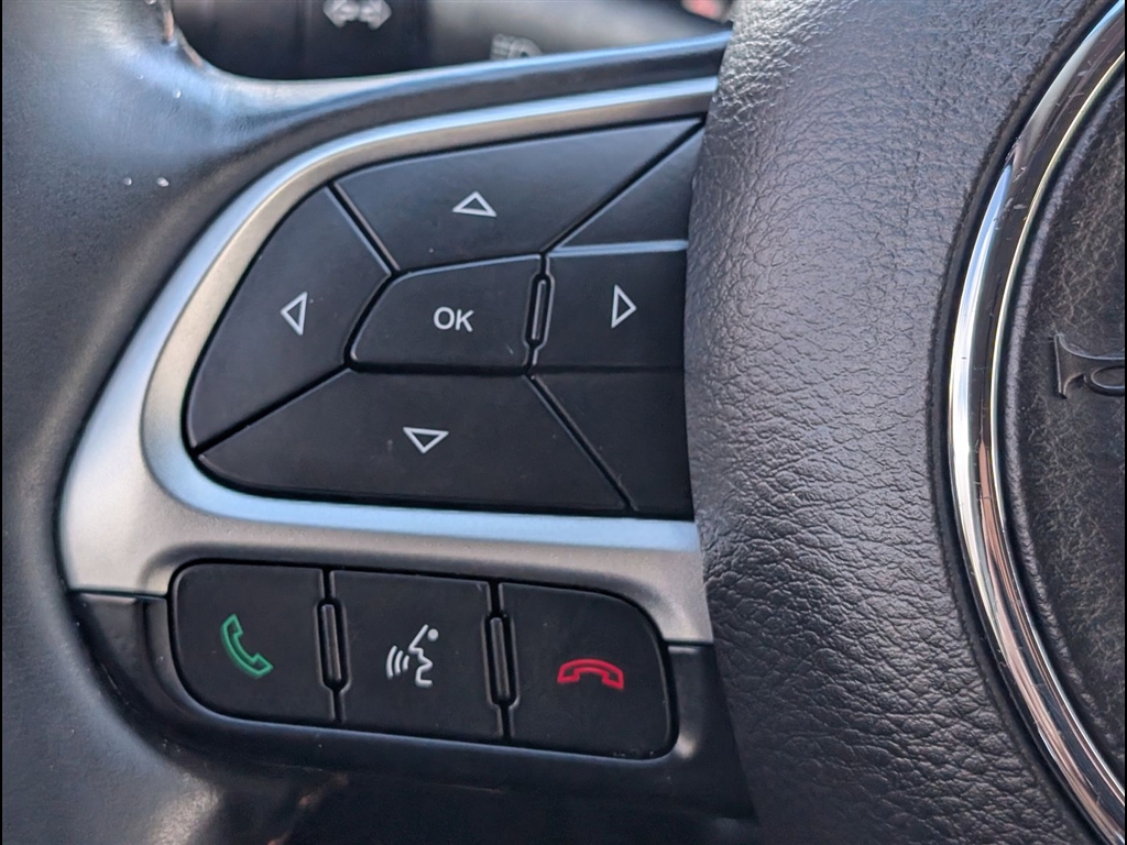 Used 2018 Diamond Black Crystal Pearl Coat Jeep Limited image 23