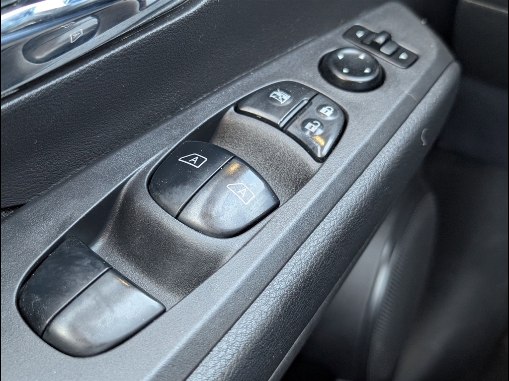 Used 2022 Scarlet Ember Tintcoat Nissan SV image 23