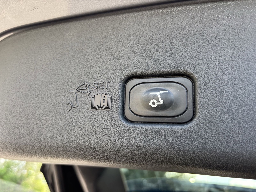 Used 2024 Silver Radiance Lincoln Reserve image 23