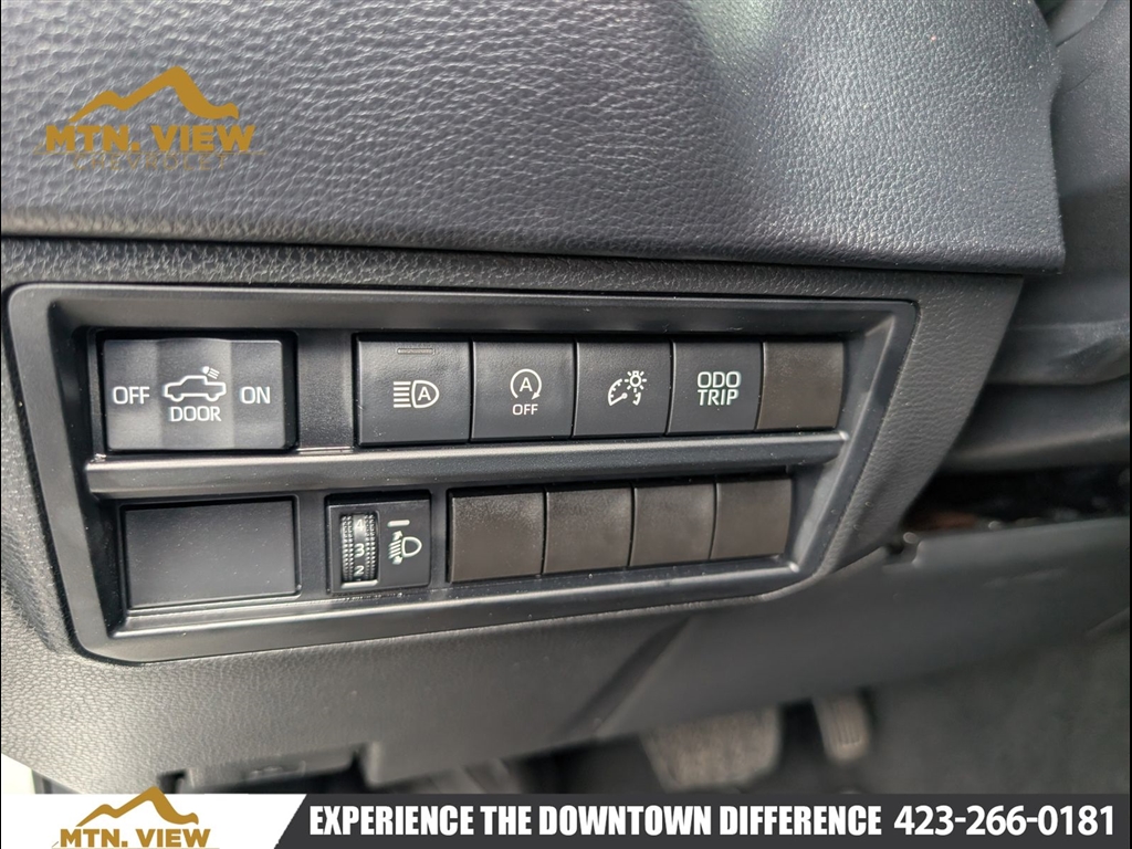 Used 2022 White Toyota SR5 image 23