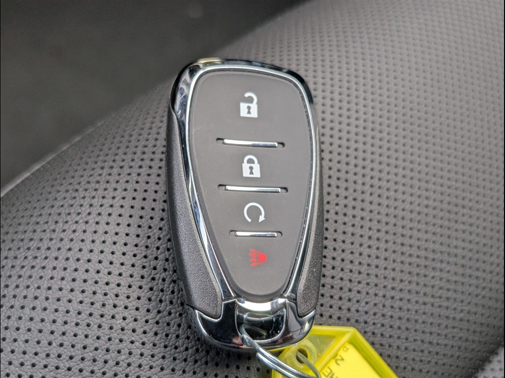 New 2026 Summit White Chevrolet ACTIV image 23