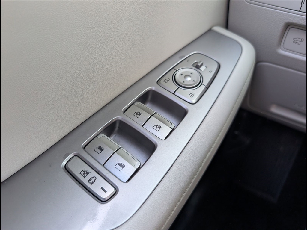 Used 2021 Hyper White Hyundai SEL image 23