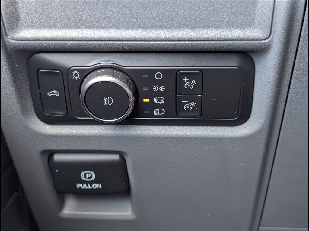 Used 2021 Oxford White Ford XLT image 24