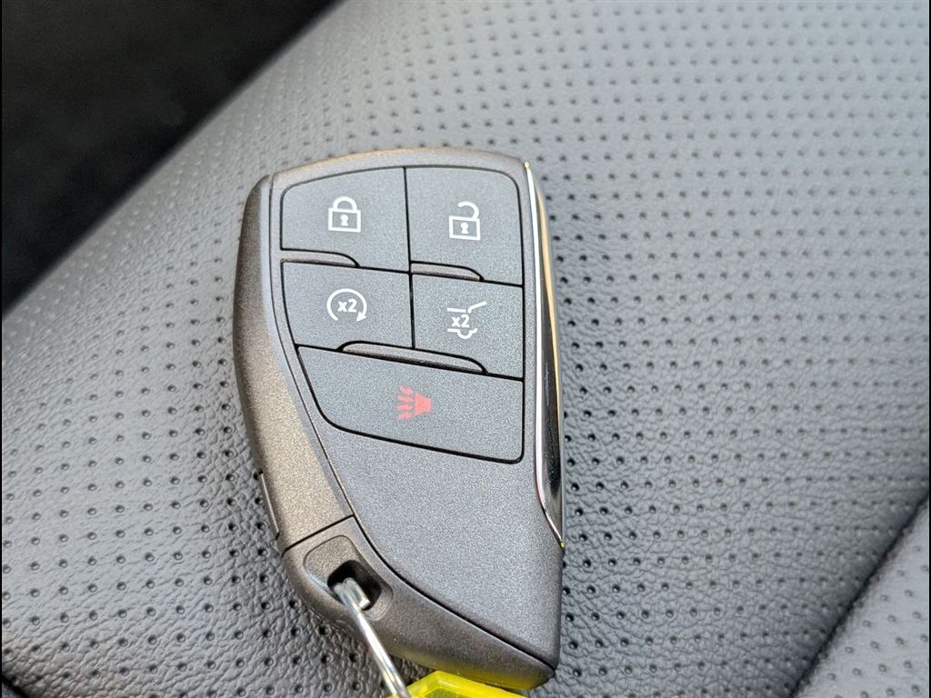 New 2027 Summit White Chevrolet LT image 24