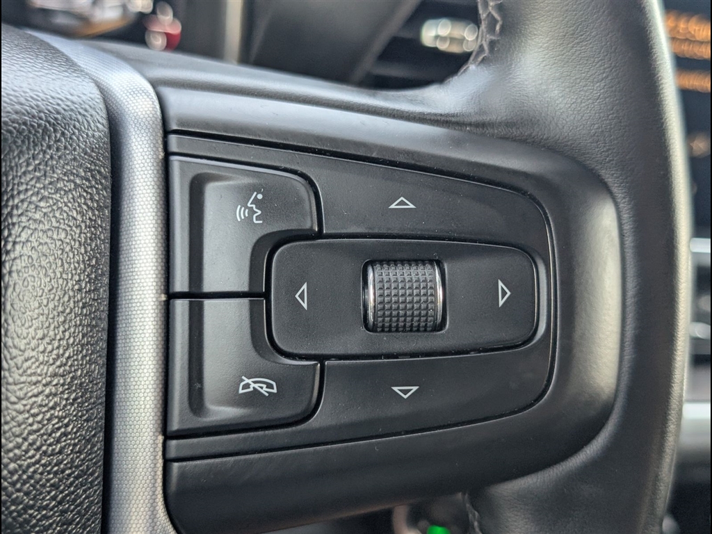 Used 2025 Summit White GMC SLT image 24