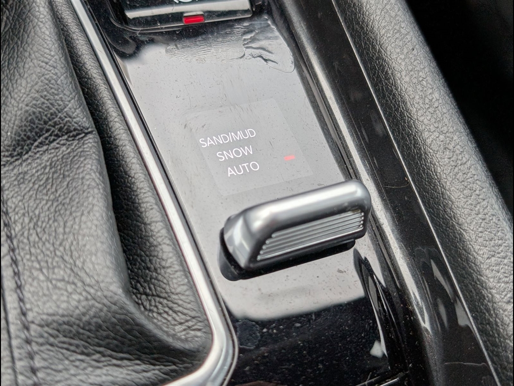 Used 2024 Bright White Clear Coat Jeep Latitude image 24