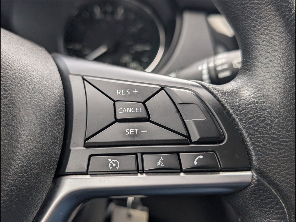 Used 2021 Glacier White Nissan S image 24