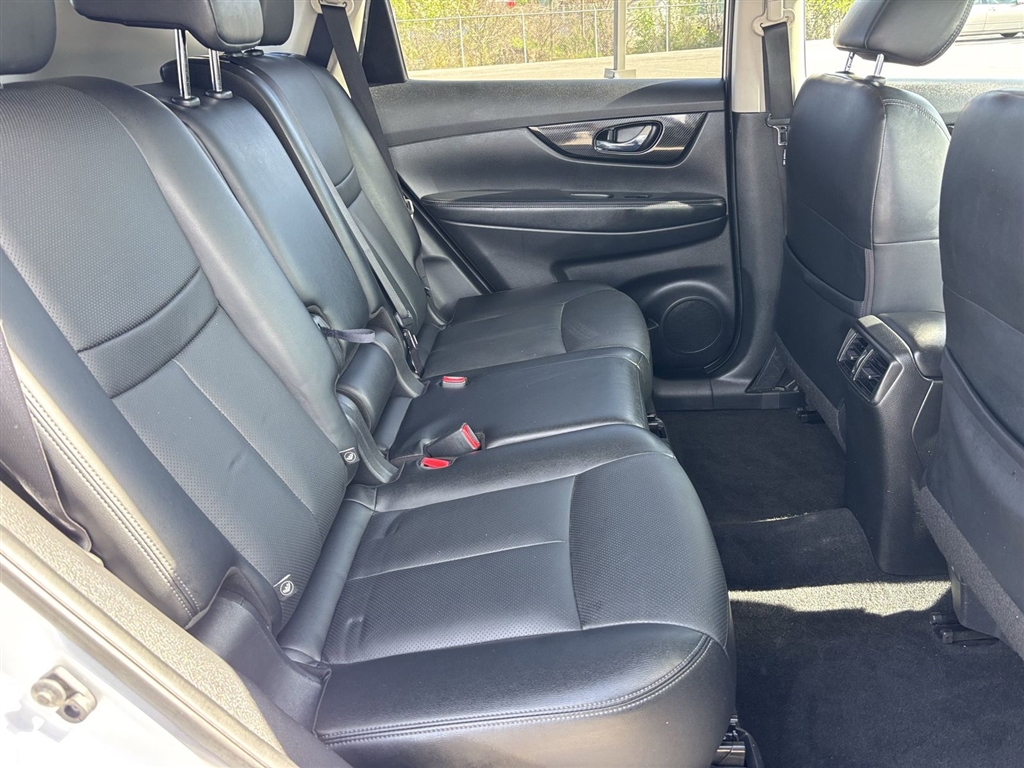 Used 2018 Brilliant Silver Nissan SL image 24