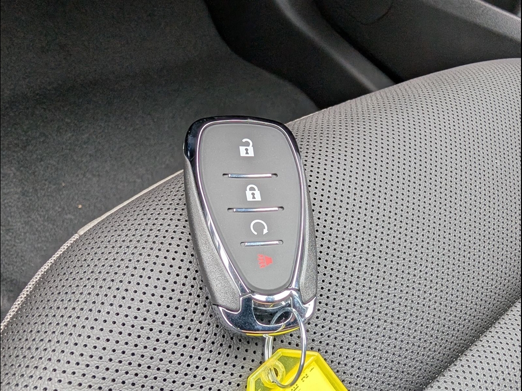 New 2026 Summit White Chevrolet ACTIV image 24