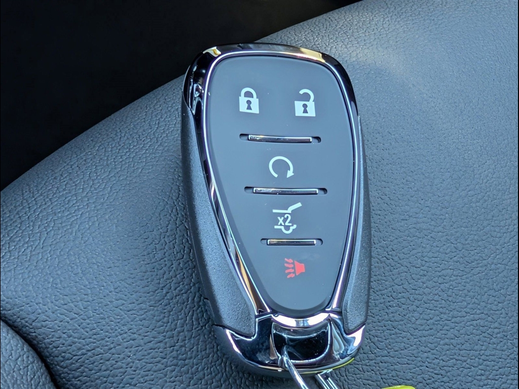 New 2026 Iridescent Pearl Tricoat Chevrolet ACTIV image 24