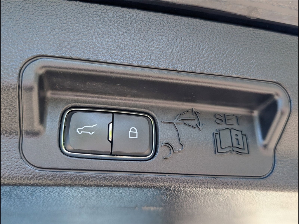 Used 2020 Agate Black Ford XLT image 25