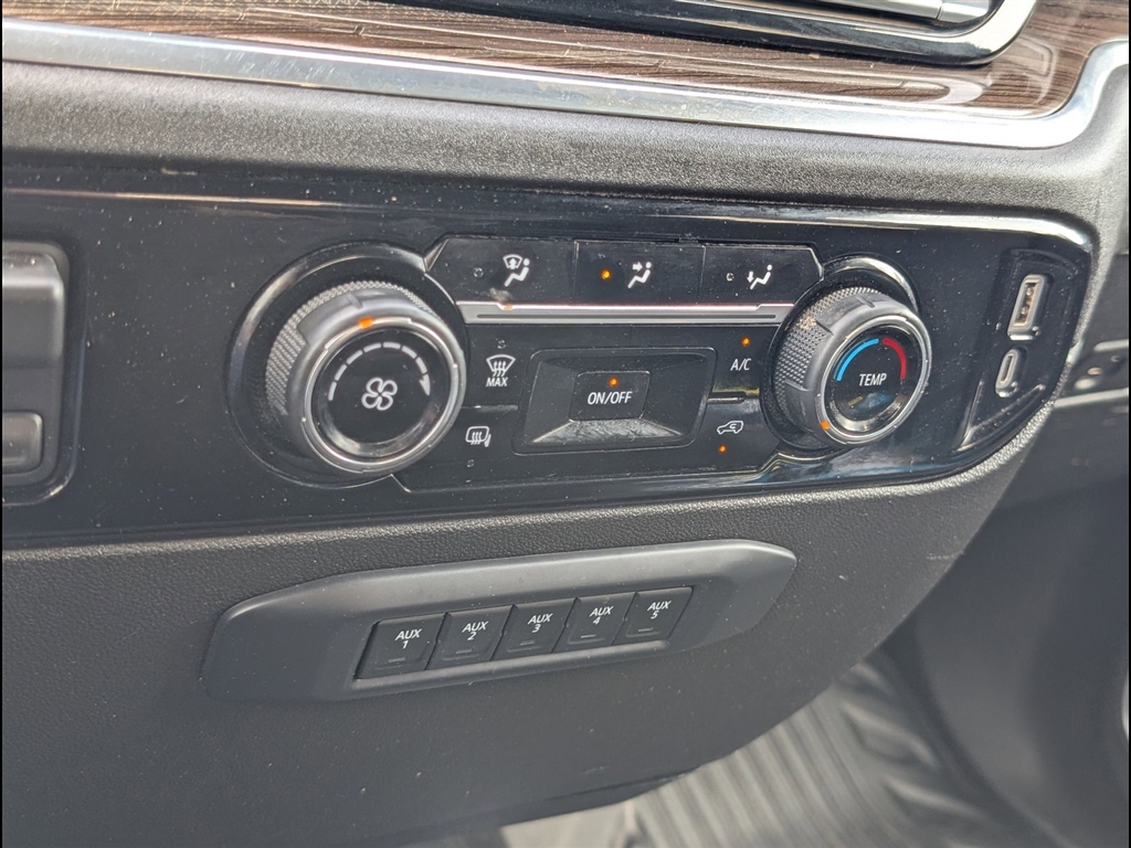 Used 2024 Summit White Chevrolet LT image 25