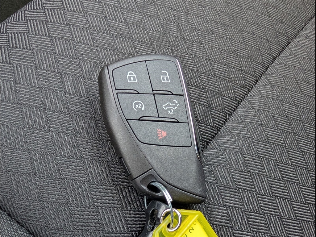 New 2026 Summit White Chevrolet RST image 25