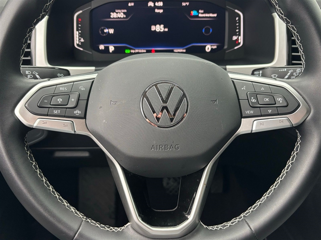 Used 2023 Blue Volkswagen V6 SE image 25