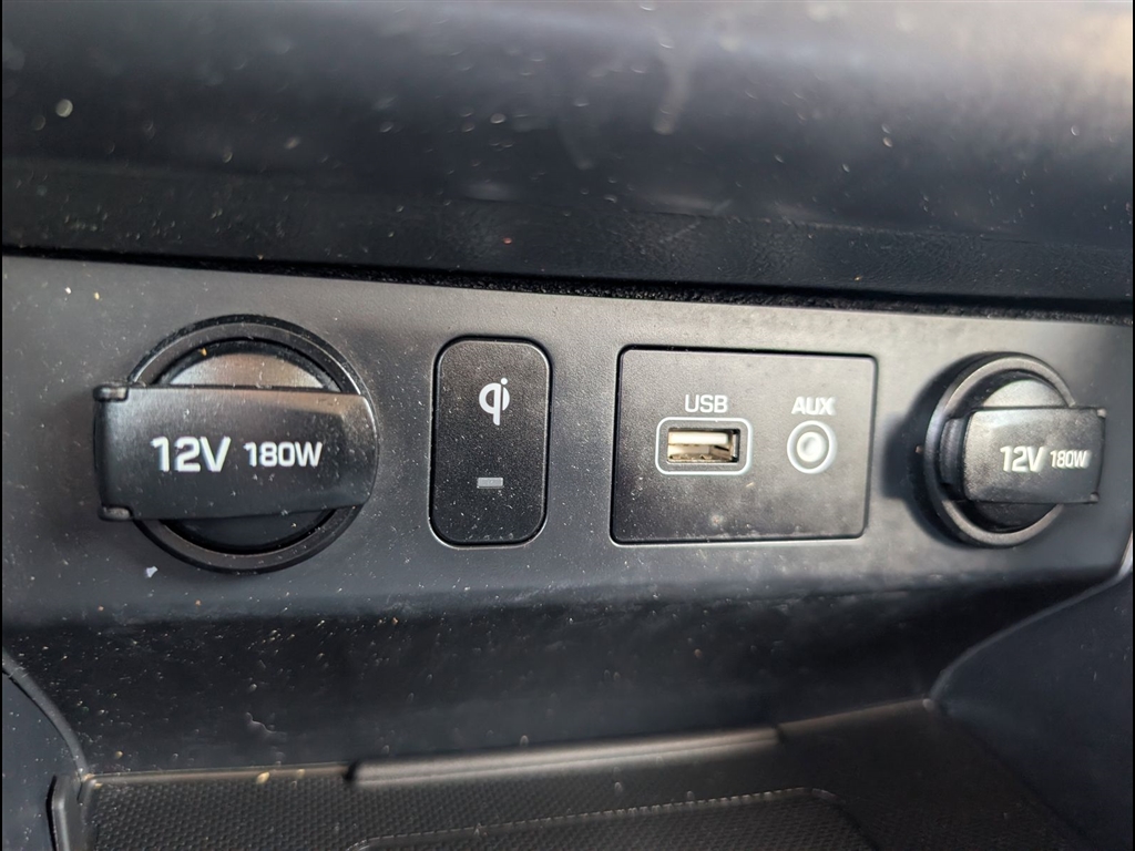 Used 2018 Quartz White Pearl Hyundai Limited image 25