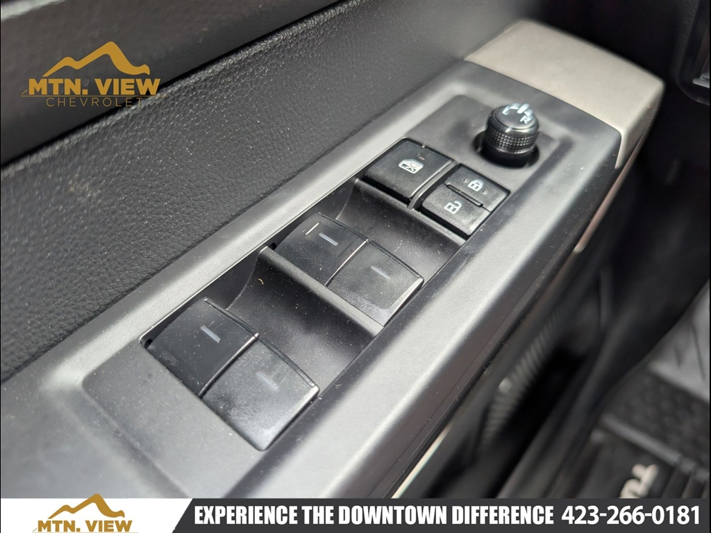 Used 2022 White Toyota SR5 image 25