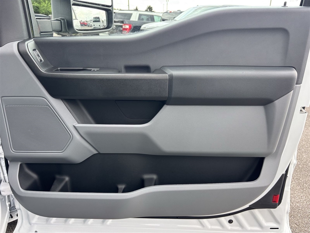 Used 2024 Oxford White Ford XL image 26