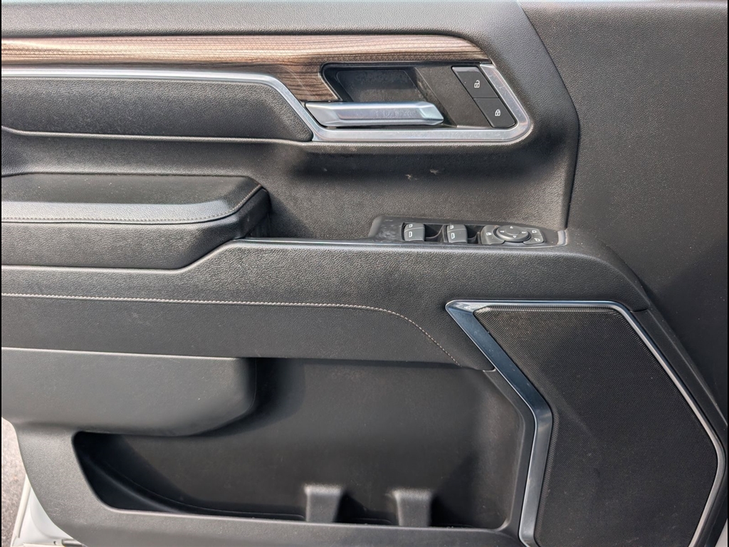 Used 2024 Summit White Chevrolet LT image 26