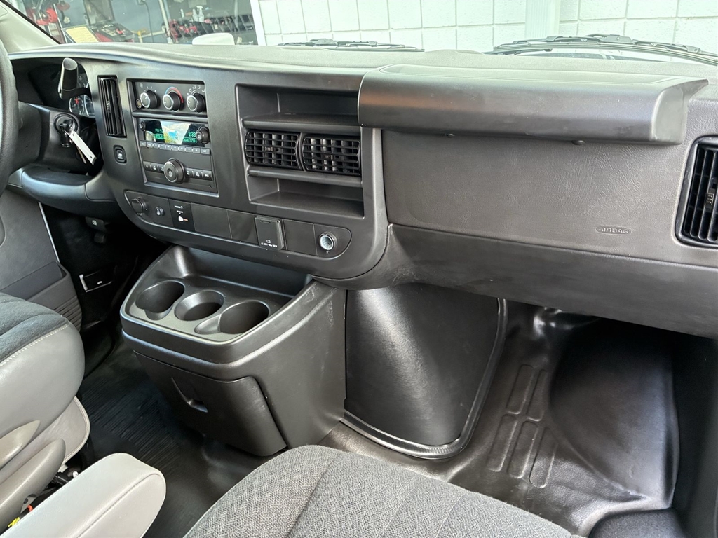 Used 2025 Summit White Chevrolet 2500 image 26