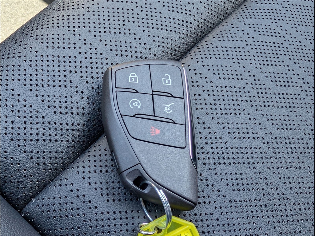 New 2026 Polar White Tricoat Chevrolet RS image 26