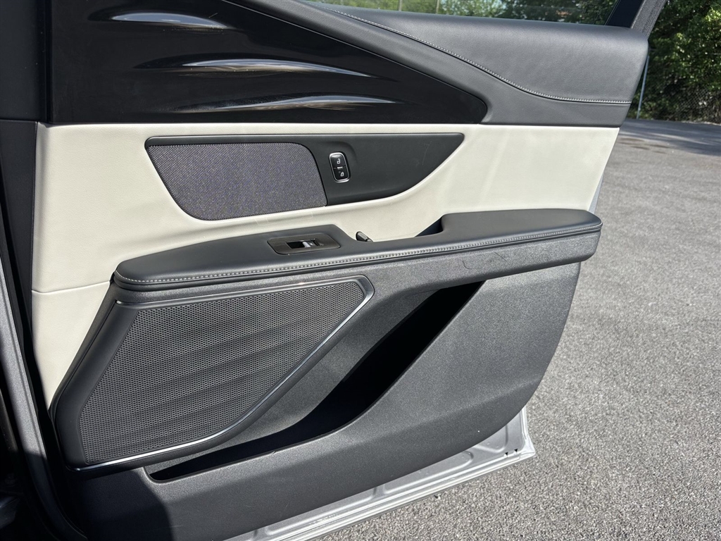 Used 2024 Silver Radiance Lincoln Reserve image 26