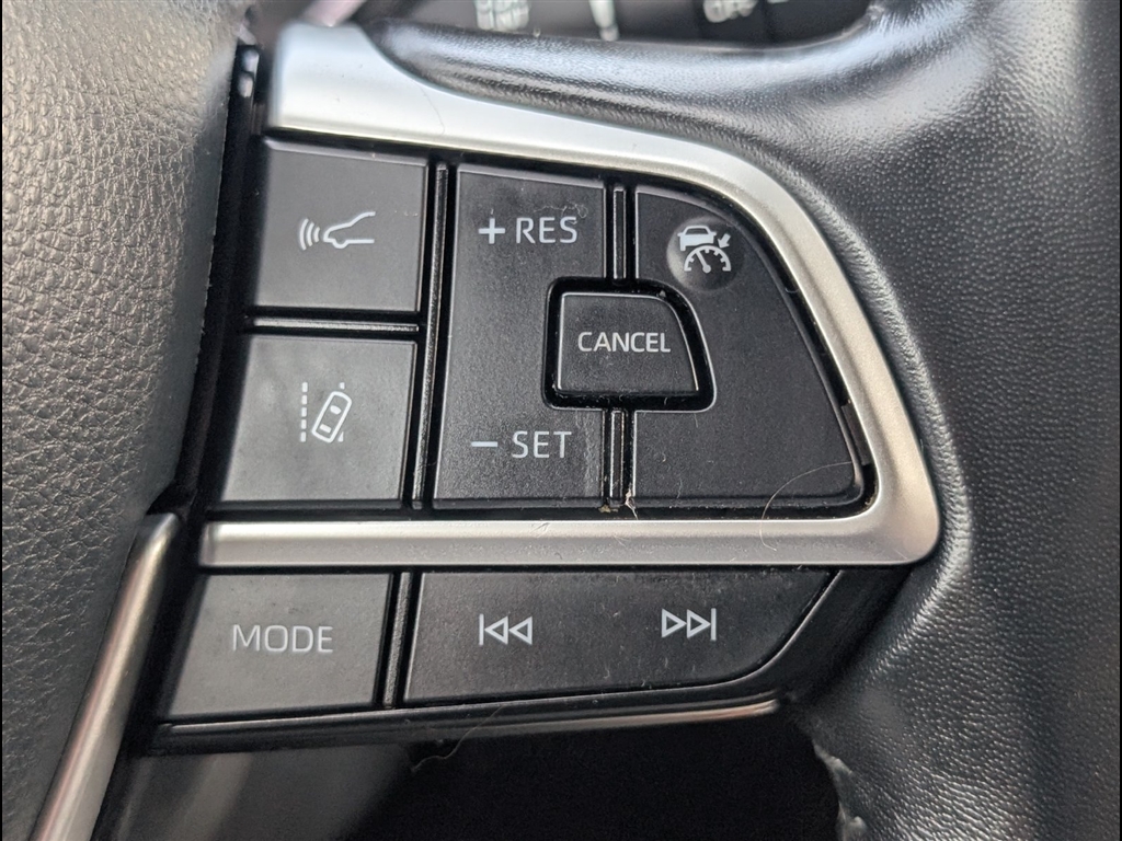 Used 2022 Magnetic Gray Metallic Toyota XLE image 26