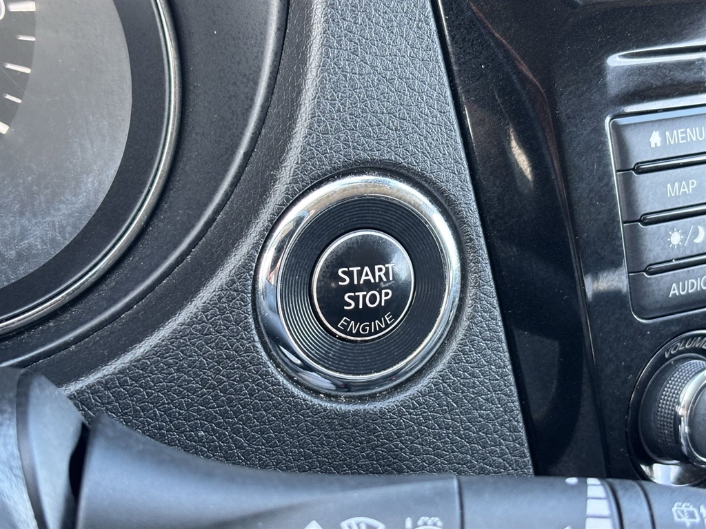 Used 2018 Brilliant Silver Nissan SL image 26