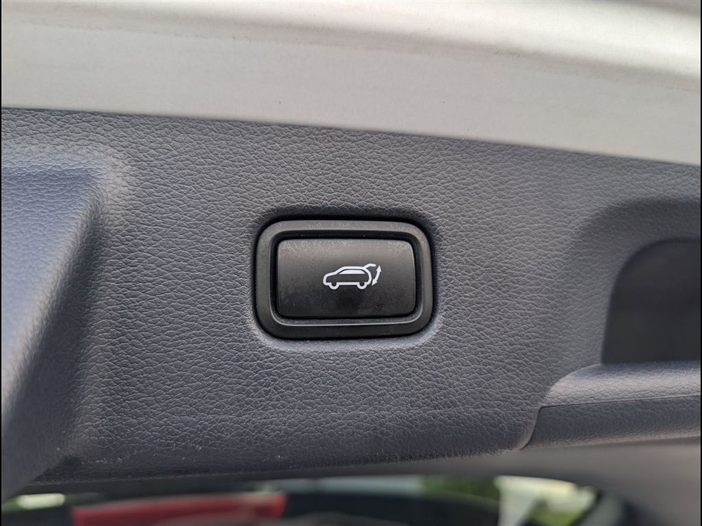 Used 2021 Hyper White Hyundai SEL image 26