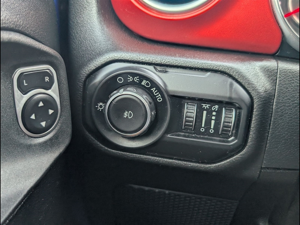 Used 2019 Ocean Blue Metallic Clear Coat Jeep Rubicon image 27