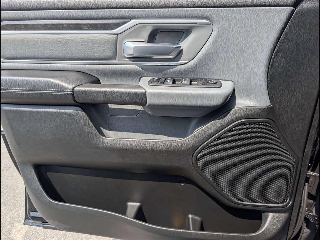 Used 2022 Diamond Black Crystal Pearl Coat RAM Big Horn image 27