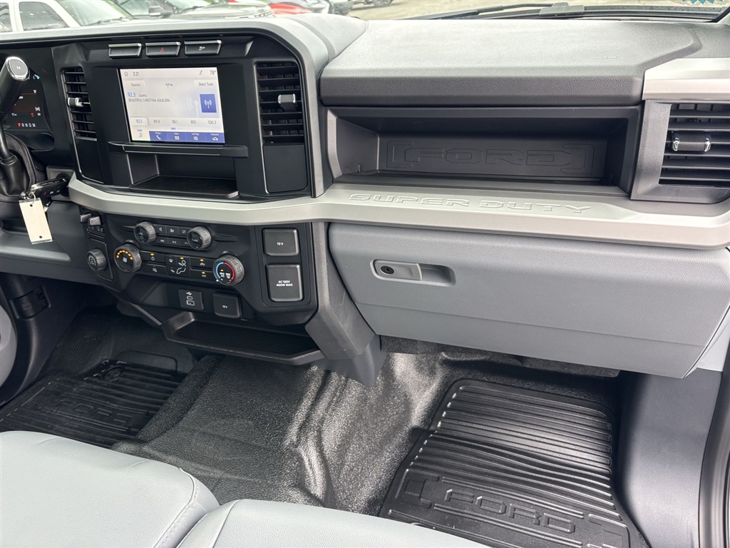 Used 2024 Oxford White Ford XL image 27