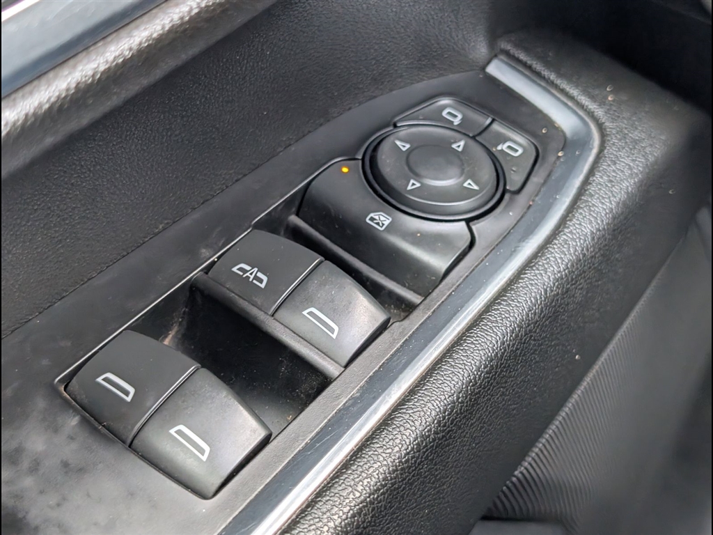 Used 2024 Summit White Chevrolet LT image 27