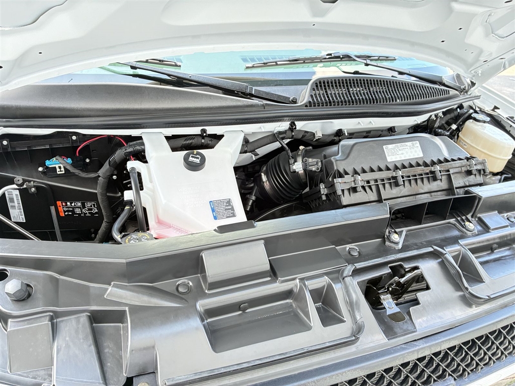 Used 2025 Summit White Chevrolet 2500 image 27