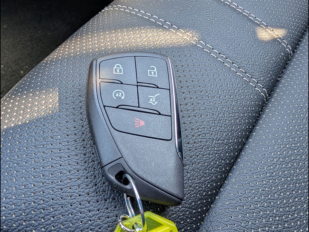 New 2026 Polar White Tricoat Chevrolet High Country image 27