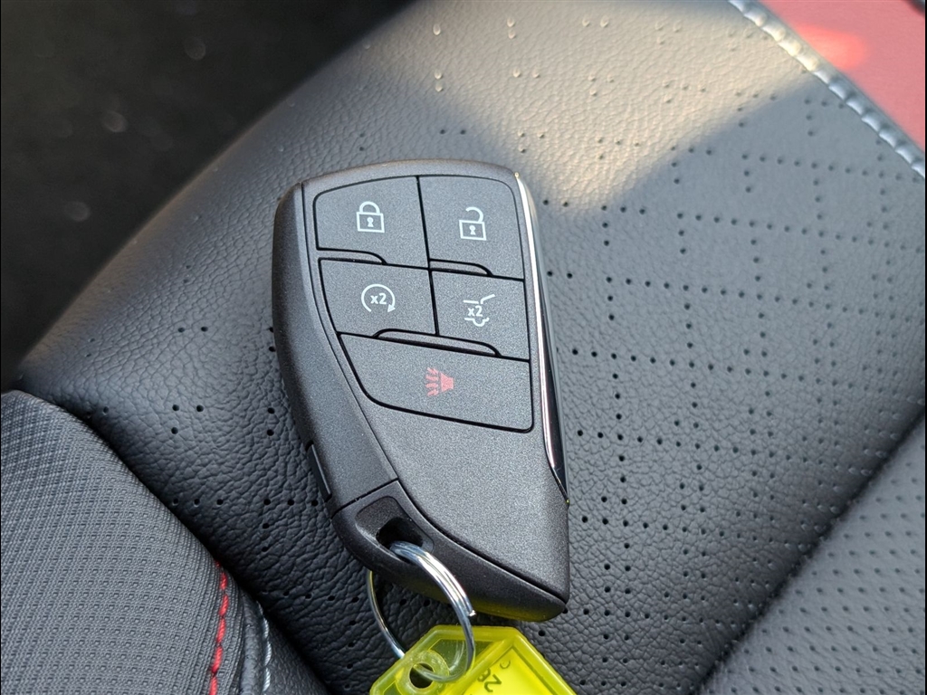 New 2026 Polar White Tricoat Chevrolet RS image 27