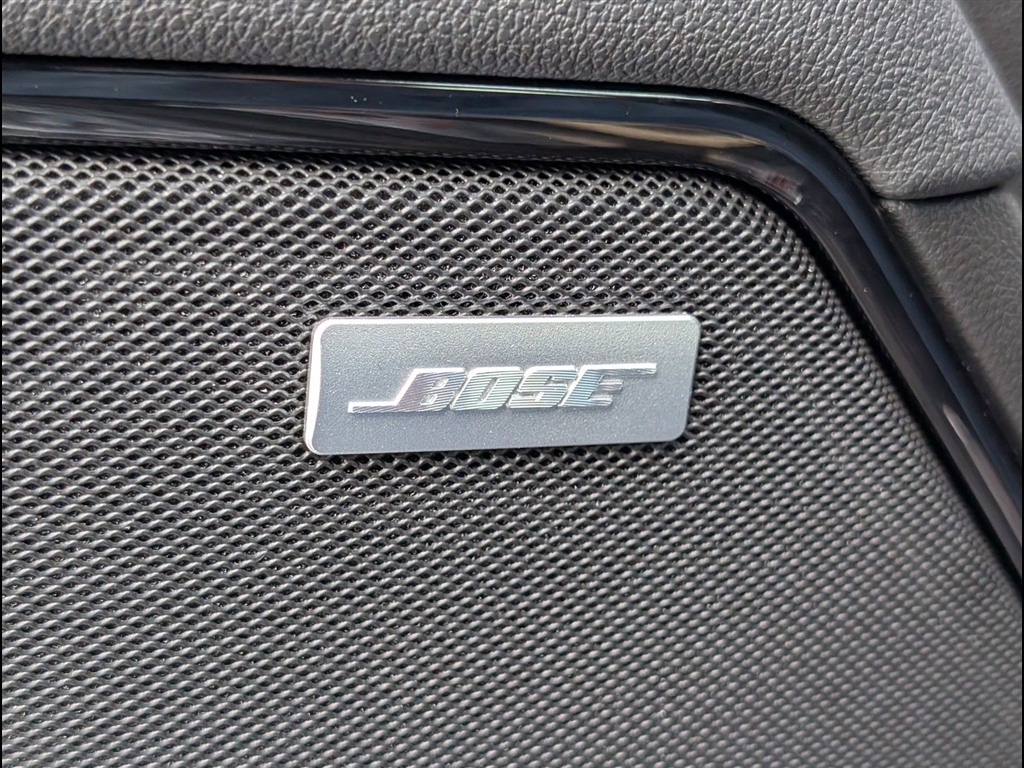 Used 2025 Summit White GMC AT4 image 27