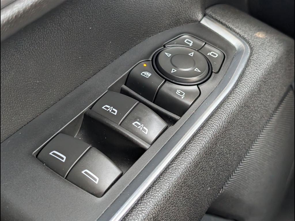 Used 2025 Summit White GMC SLT image 27