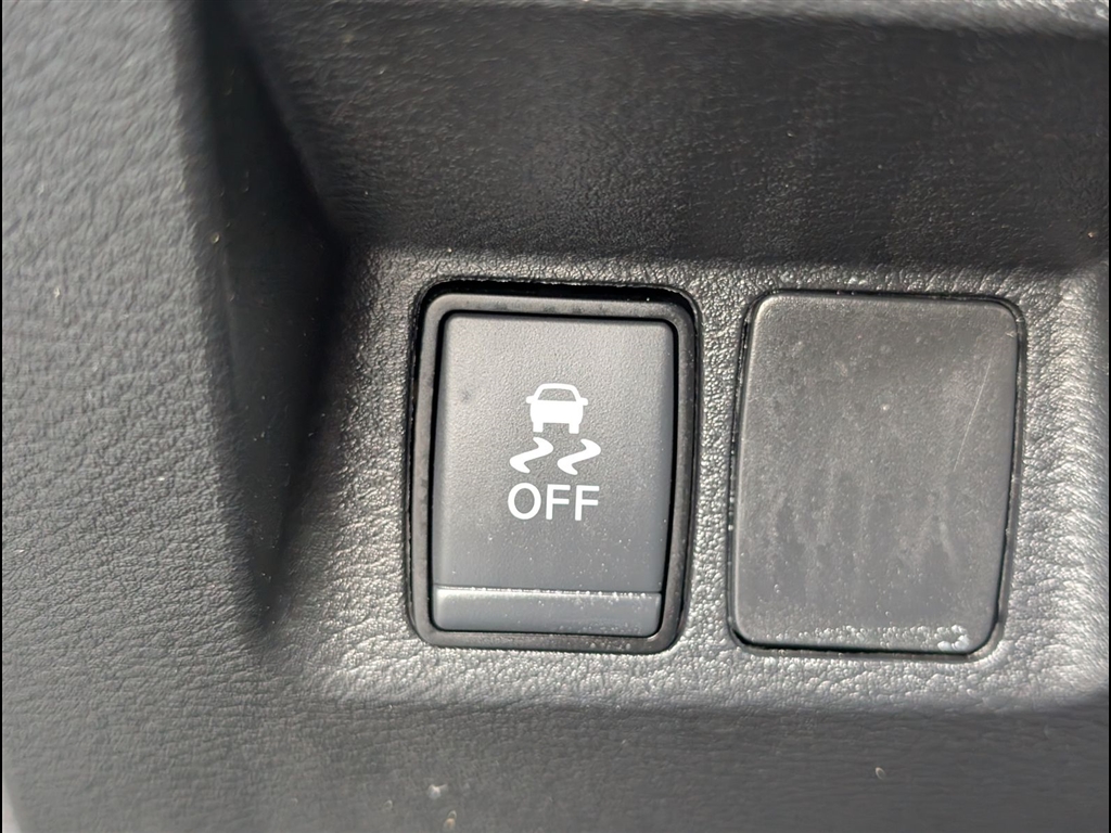 Used 2024 Glacier White Nissan S image 27