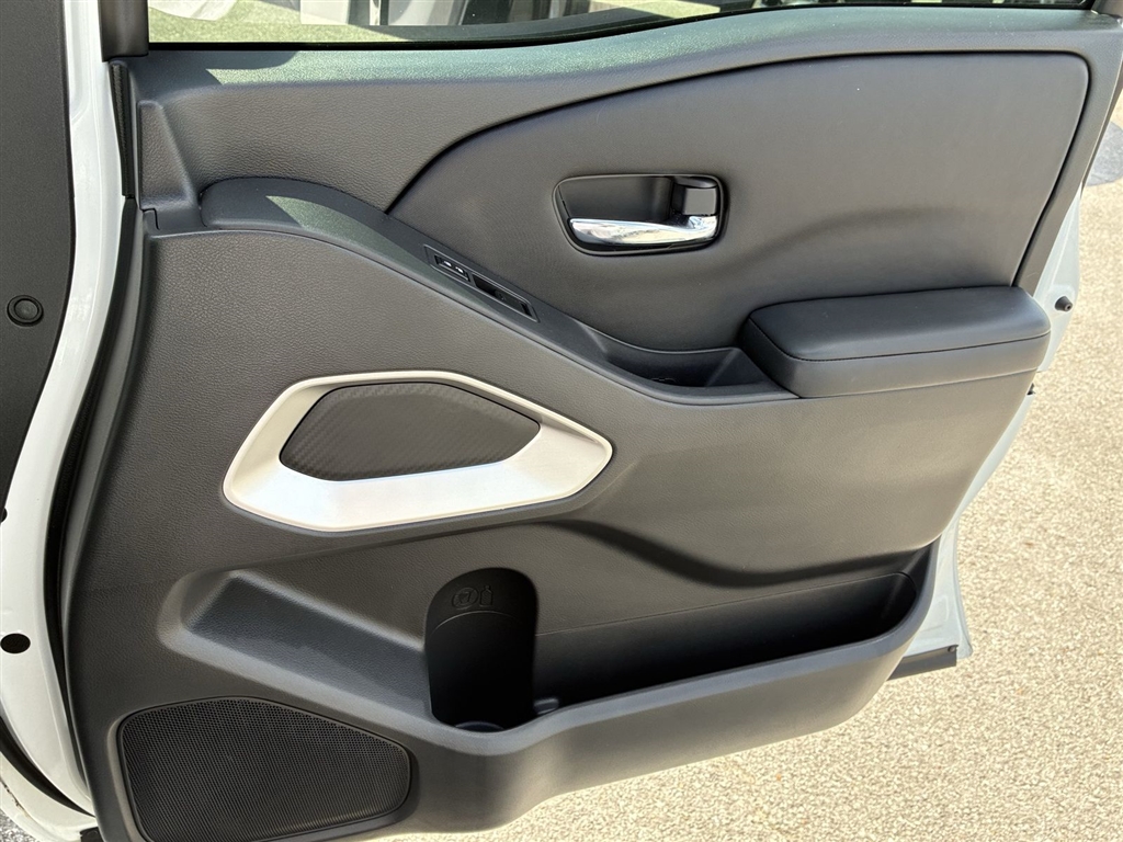 Used 2023 Glacier White Nissan SV image 27