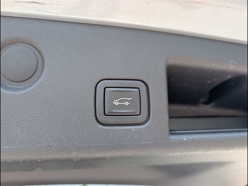 Used 2023 Sterling Gray Metallic Chevrolet LT image 27