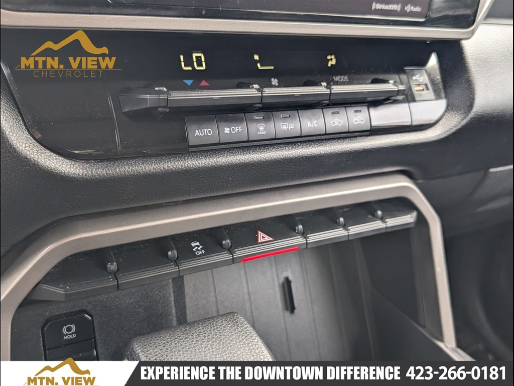 Used 2022 White Toyota SR5 image 27