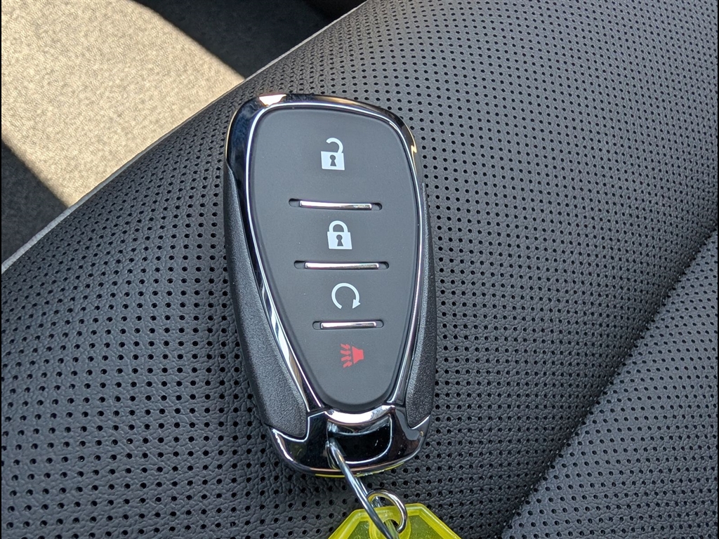 New 2026 Summit White Chevrolet ACTIV image 27
