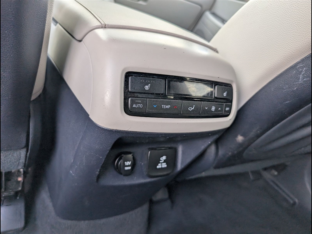 Used 2021 Hyper White Hyundai SEL image 27