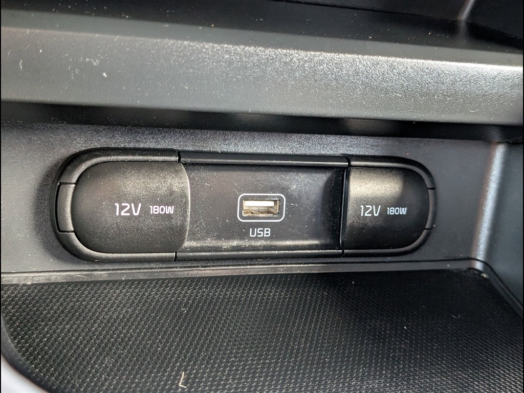 Used 2020 Snow White Pearl Kia LX image 27