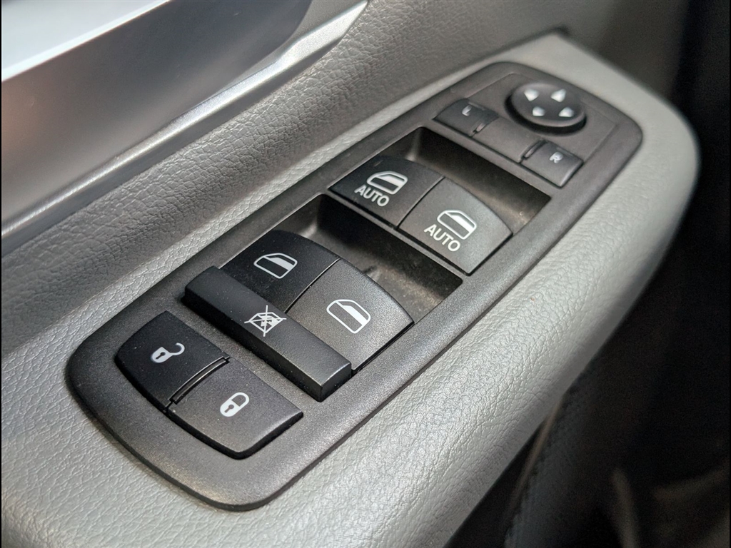 Used 2022 Diamond Black Crystal Pearl Coat RAM Big Horn image 28