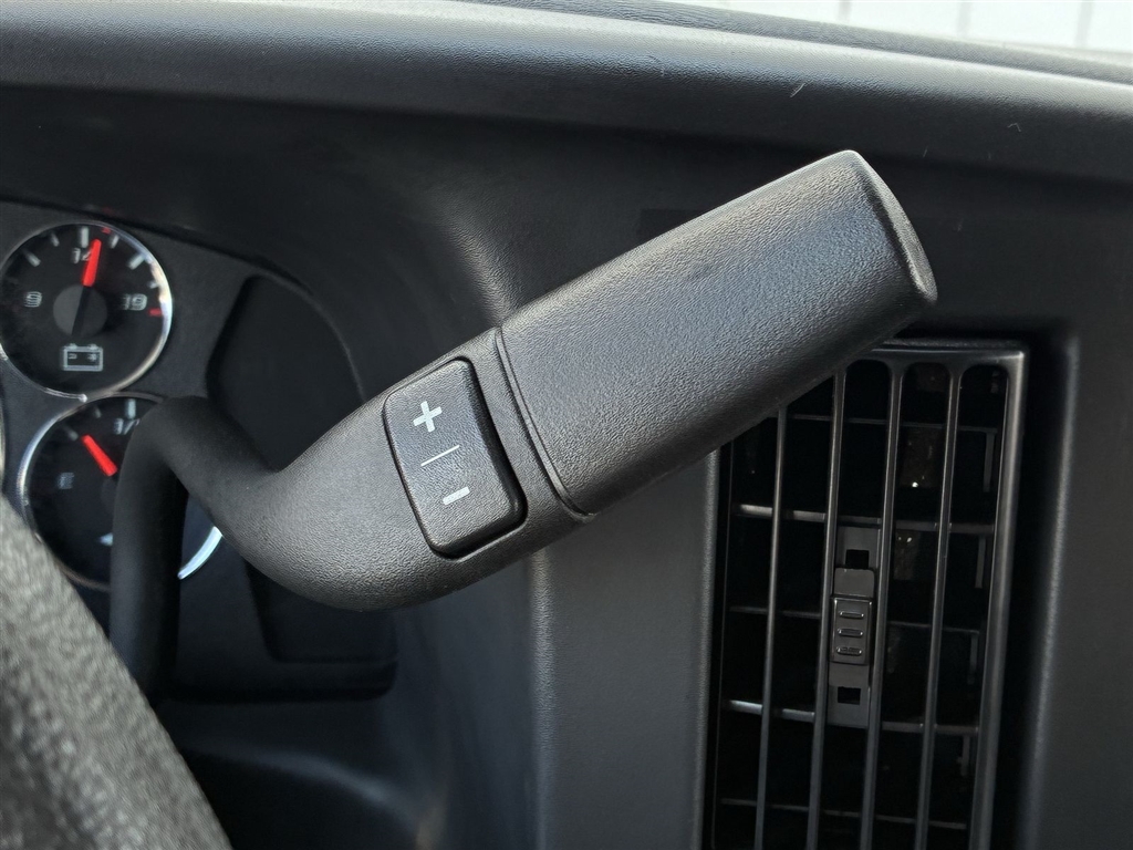 Used 2025 Summit White Chevrolet 2500 image 28